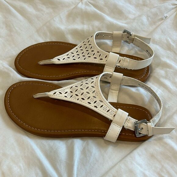 Arizona Jean Company Other - Arizona Jean Company Girl’s White Adjustable Thong Slingback Flat Sandals 6